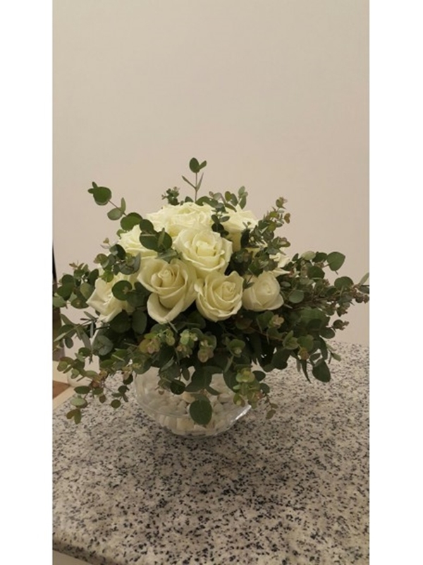 Fanusta Beyaz Güller